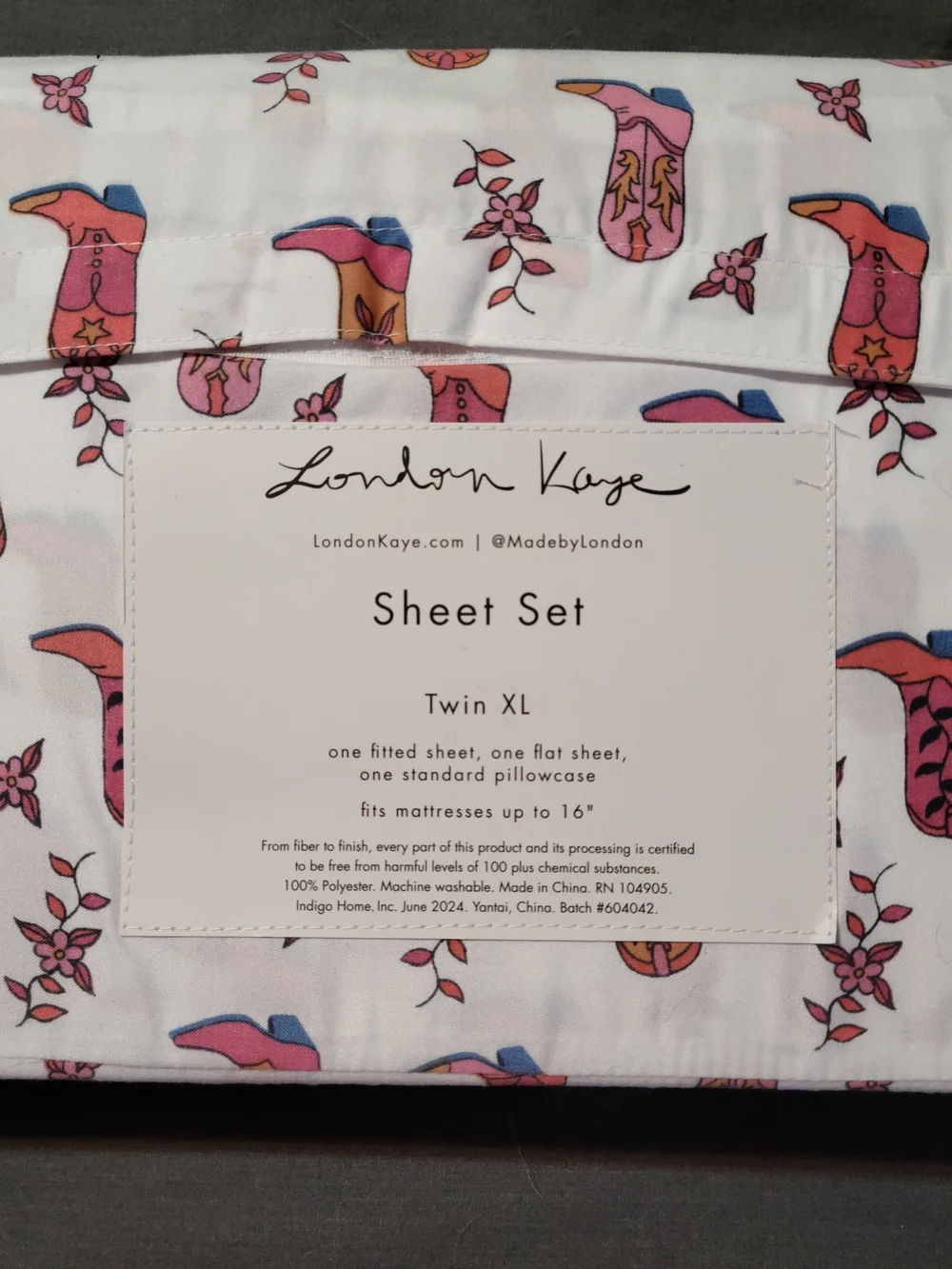 Twin XL Sheet Set in Pink Western Boot Print And LED Neon Boot